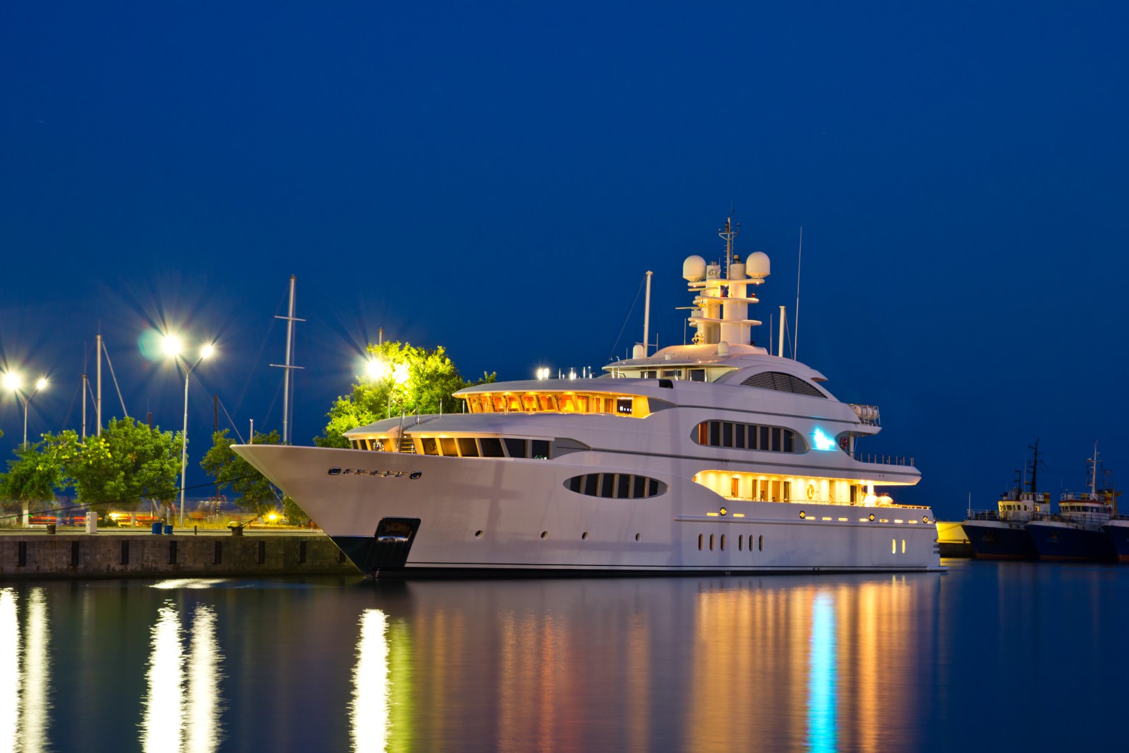 multi-room-a-v-distribution-yacht-entertainment-solutions